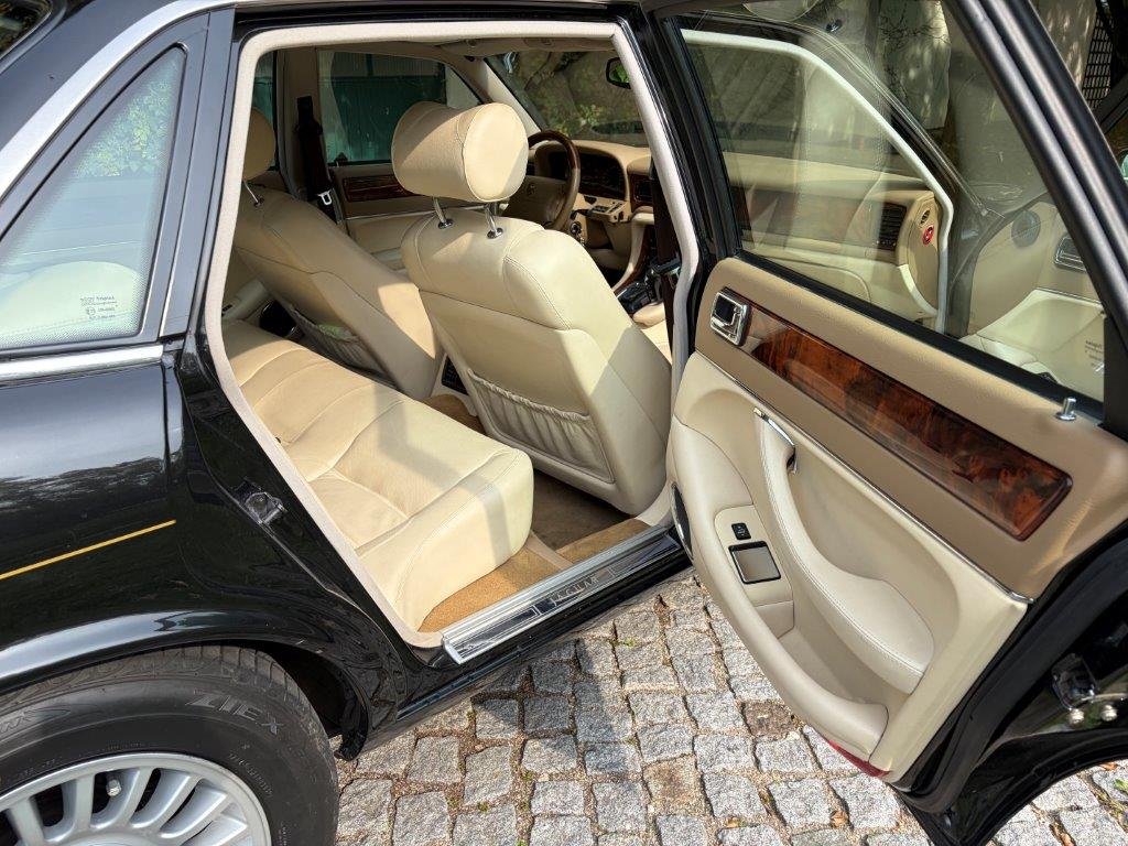 Jaguar XJR Fondsitze in cremefarbenem Leder