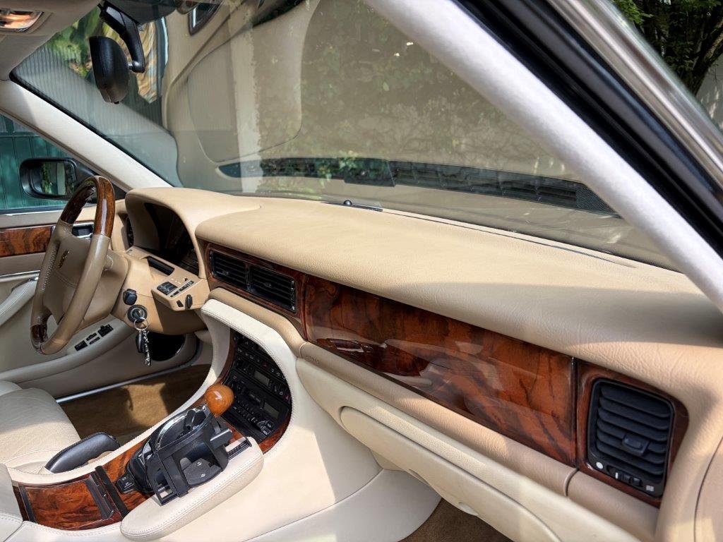 Jaguar-XJ6R (14)