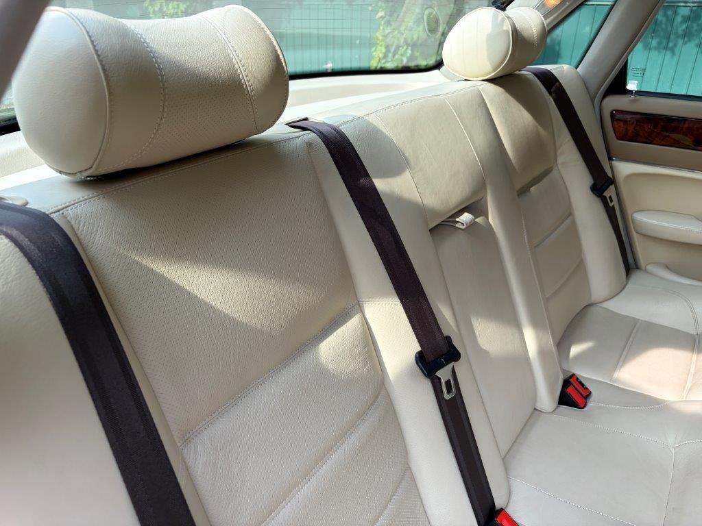 Jaguar XJR Rückbank aus Leder mit Kopfstützen