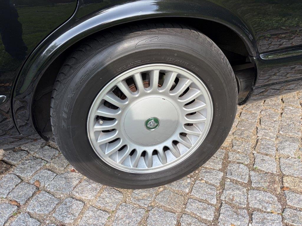 Jaguar XJR Hinterrad mit Leichtmetallfelge