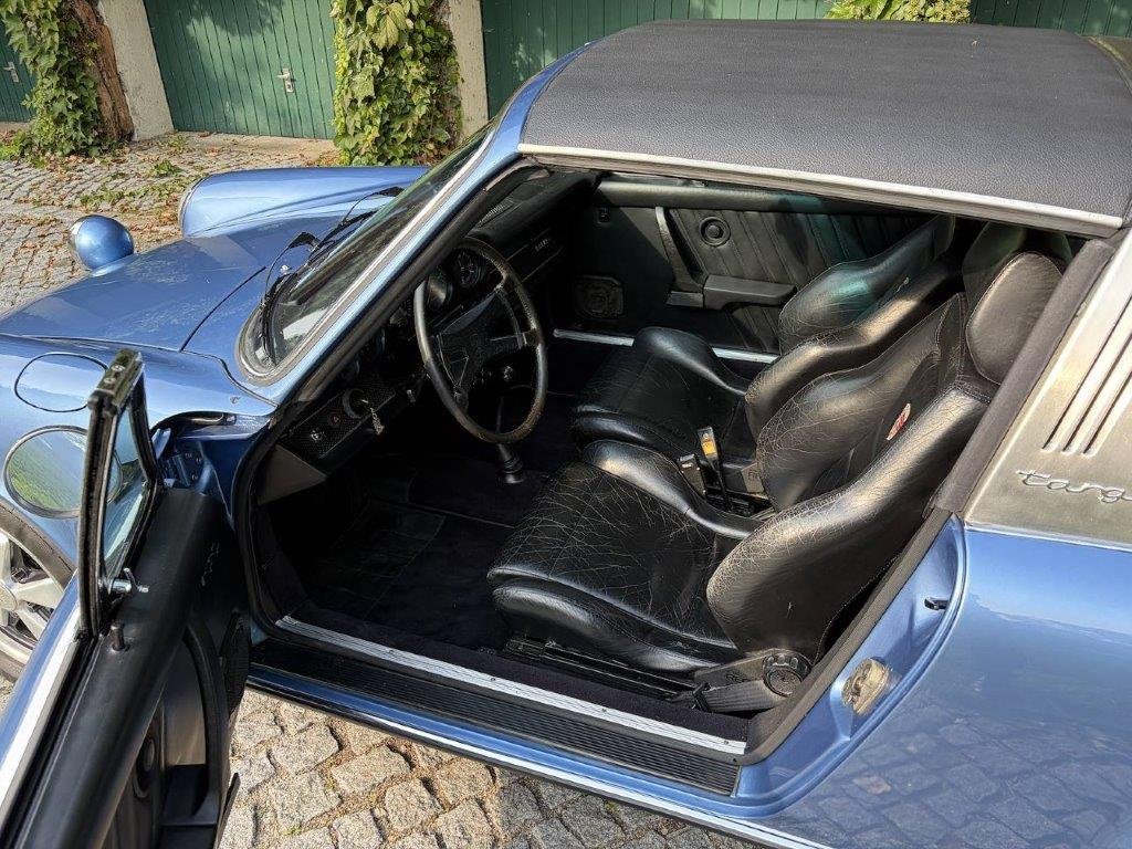 Porsche 911 S Targa Innenraum mit schwarzen Leder-Sportsitzen