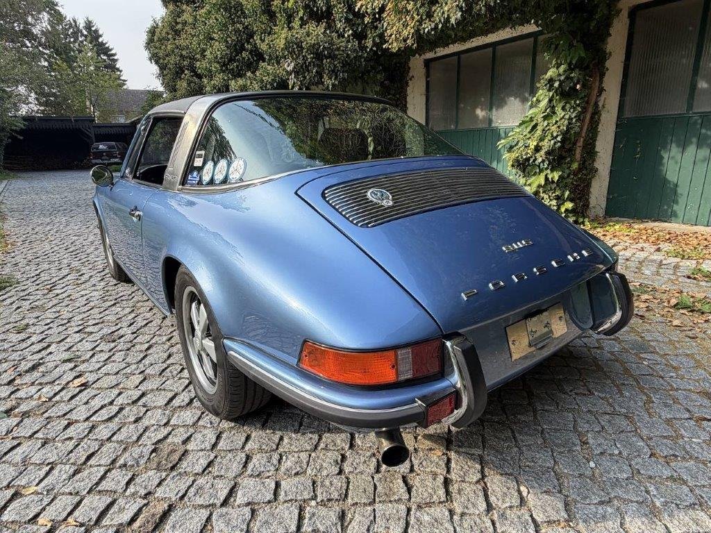 Porsche 911 S 2.2 Targa blau Heckansicht mit 911S-Schriftzug
