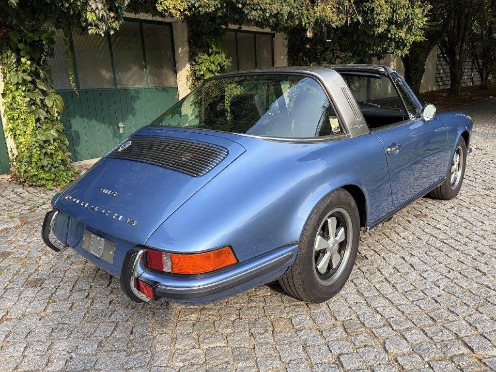Porsche 911 S Targa offen Heckansicht schräg von rechts