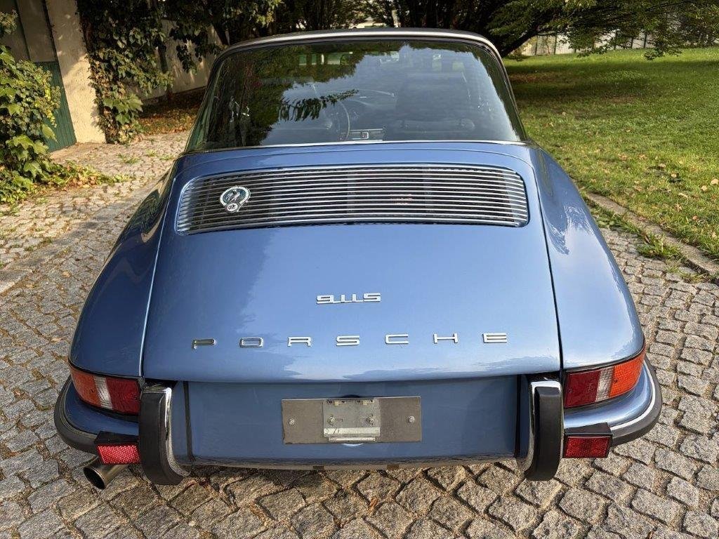 Porsche 911 S 2.2 Heckansicht mit Porsche-Schriftzug