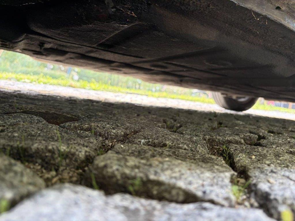 Porsche 911 S Bodenblech von unten