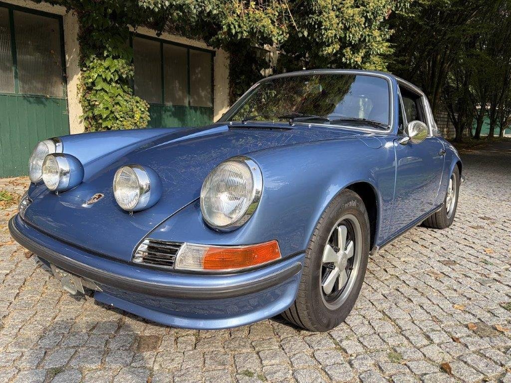 Porsche 911 S Targa 1971 blau Frontansicht mit Zusatzscheinwerfern